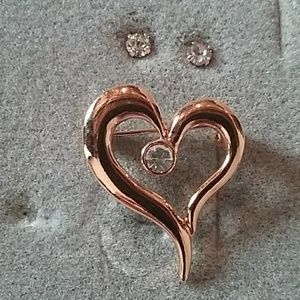 AVON HEART PIN/BROOCH & EARRINGS GIFT SET